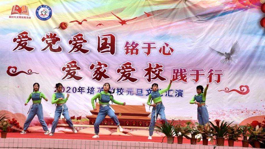 不敢到银行取钱怎么办？游戏画面